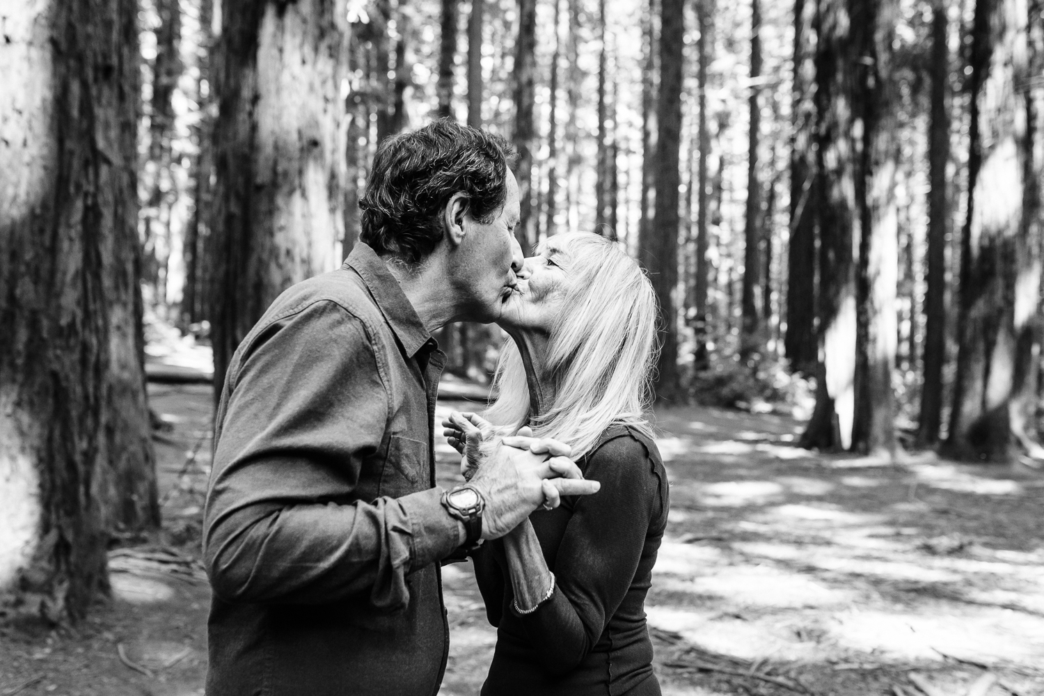 older couple kissing in Joaquin Miller Park in Oakland