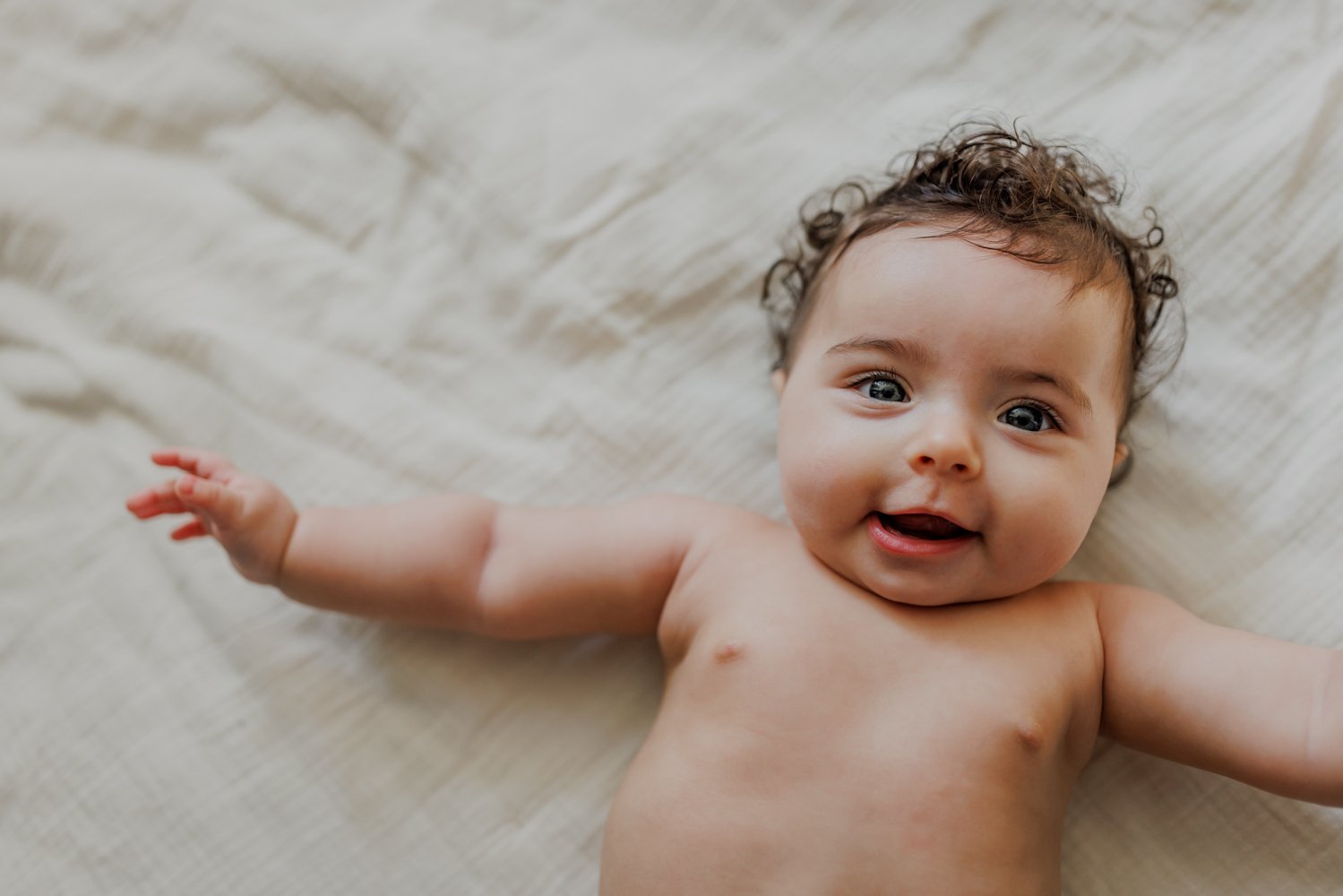 baby-laying-down-smiling