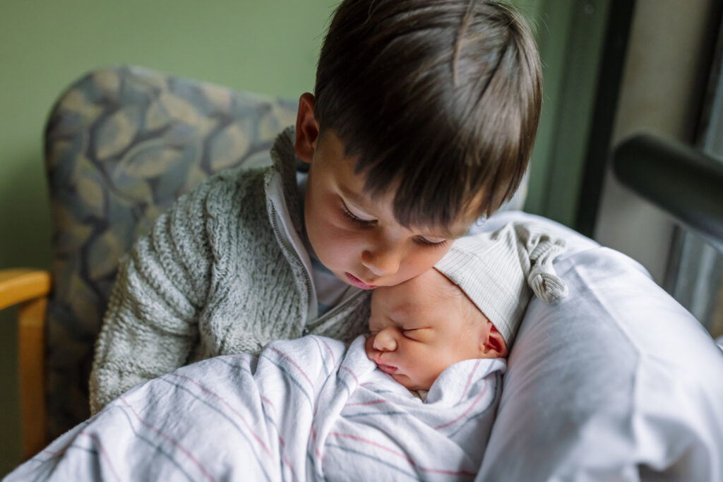 toddler meeting newborn sibling for the first time Berkeley hospital